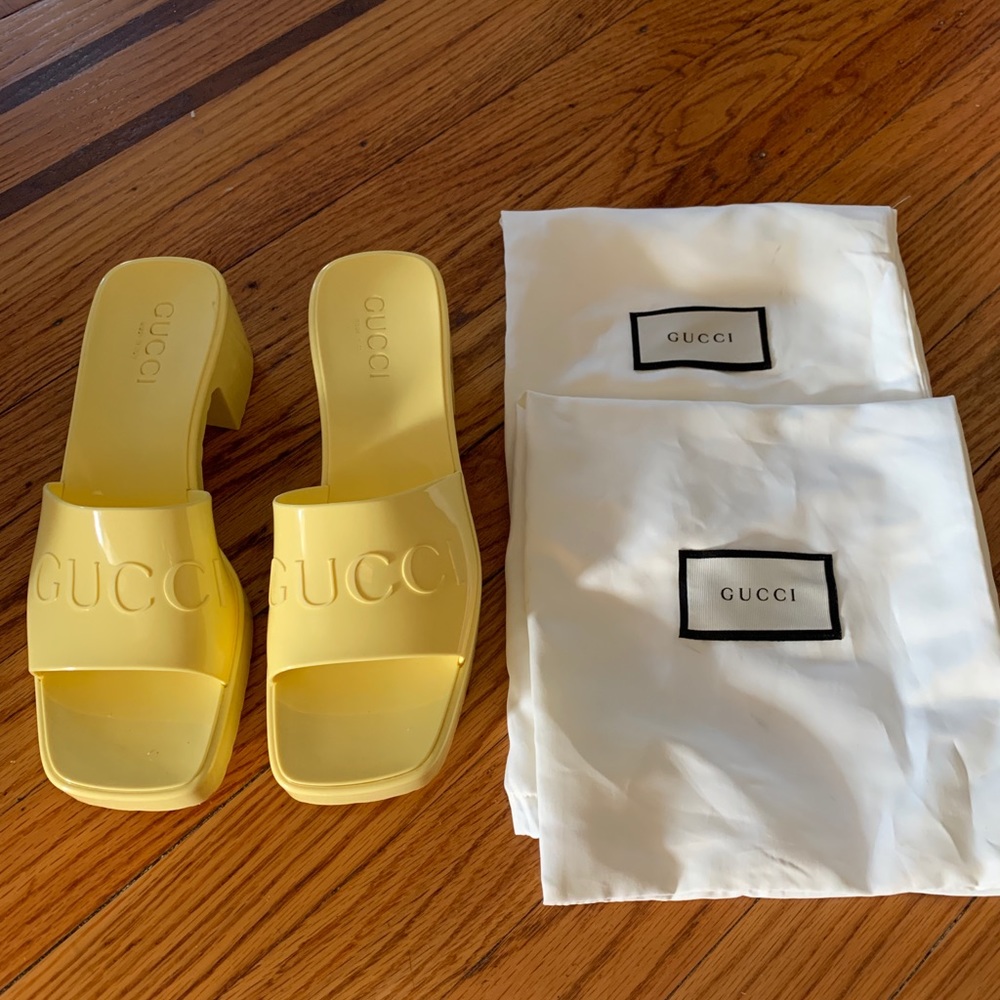 Gucci Banana Rubber Sandal 🍌 ✨